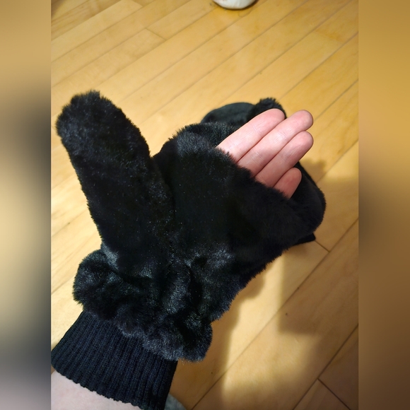 Brand new never worn furry mittens with fleece lining - Picture 4 of 5